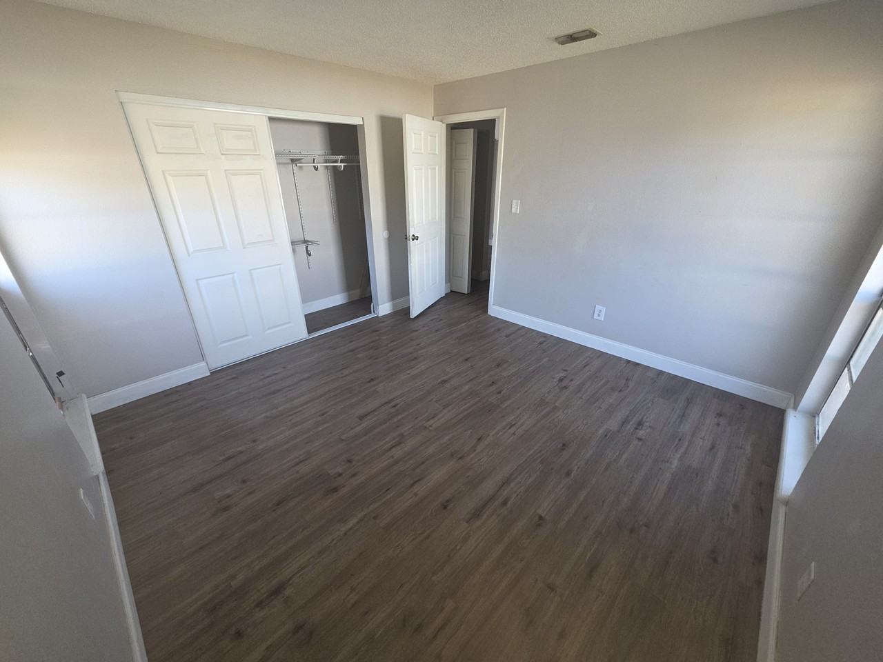 5445 Se 30th Pl #B - Photo 3 of 11