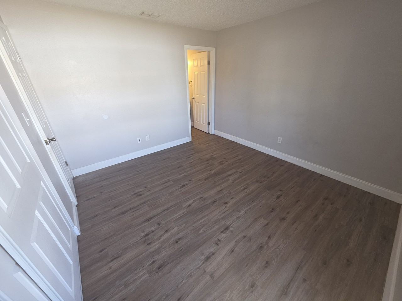 5445 Se 30th Pl #B - Photo 5 of 11