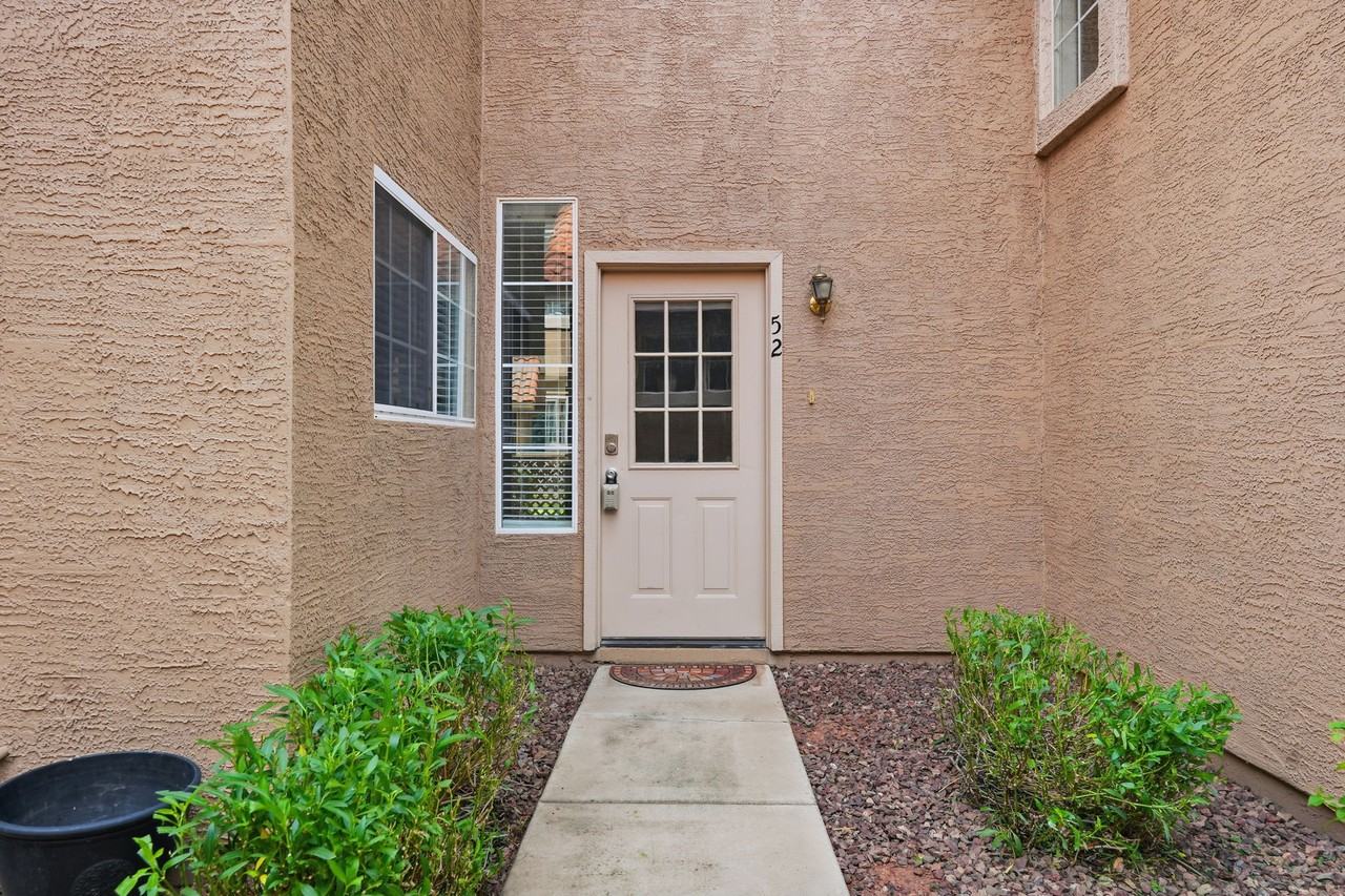 1633 East Lakeside DriveUnit 52 #52 - Photo 2 of 36