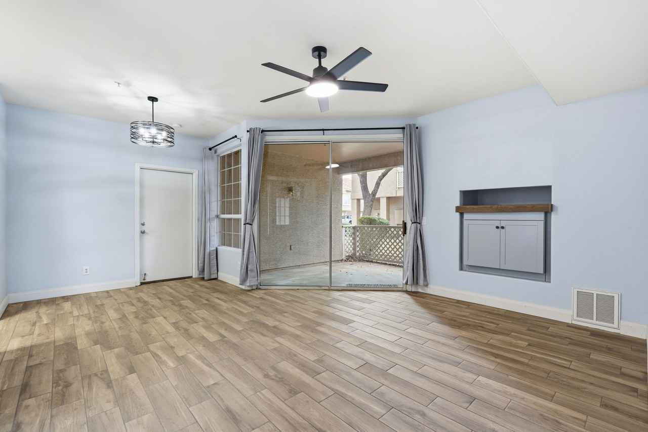 1633 East Lakeside DriveUnit 52 #52 - Photo 4 of 36