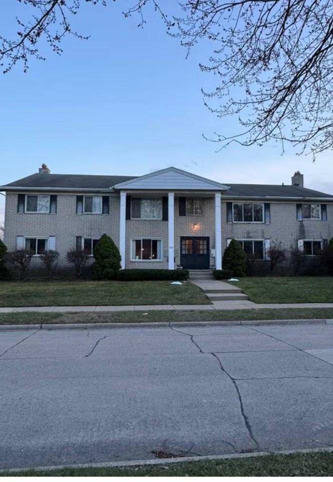 510 Montrose Ave Apt 8 #8 - Photo 2 of 11