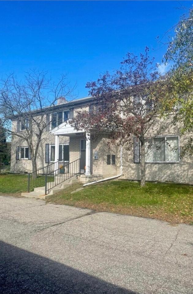 510 Montrose Ave Apt 8 #8 - Photo 3 of 11