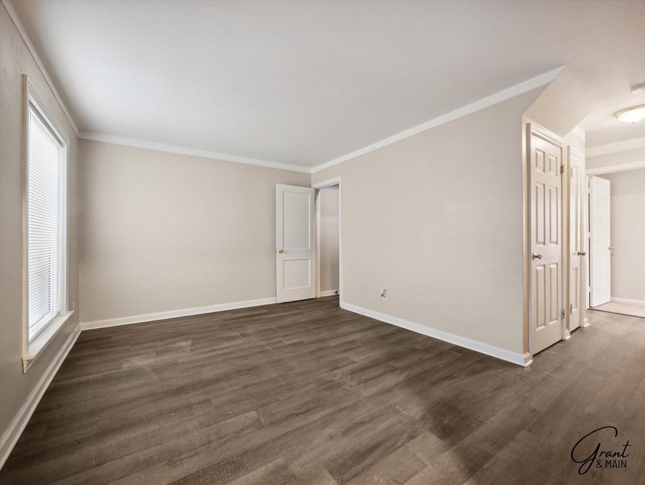 23007 Brittany Ave - Photo 6 of 38