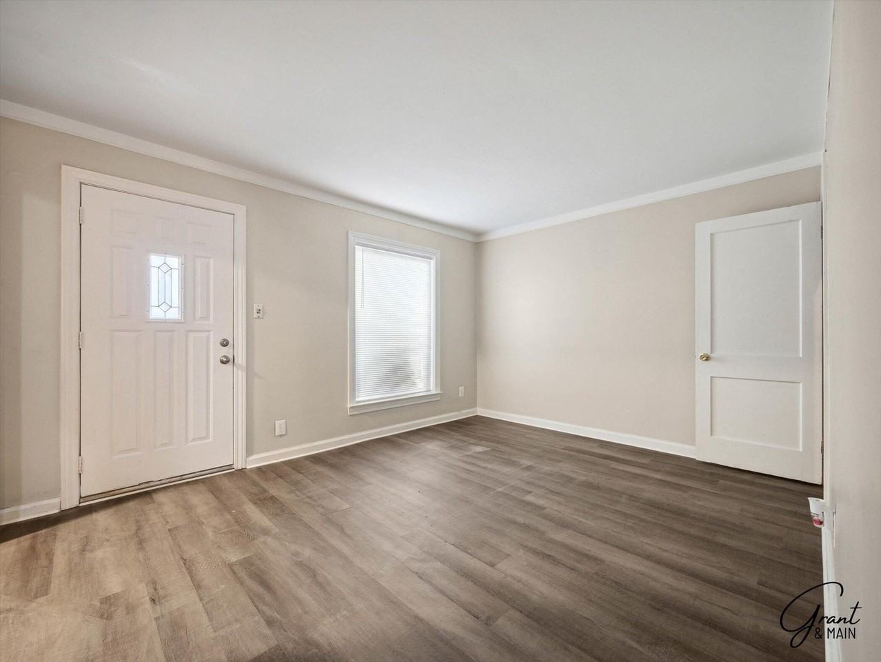 23007 Brittany Ave - Photo 7 of 38