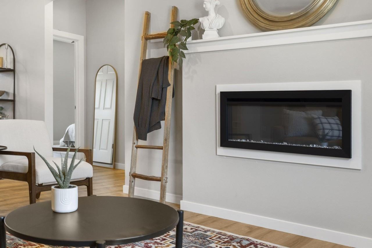 715 E Vivian St - Photo 7 of 37