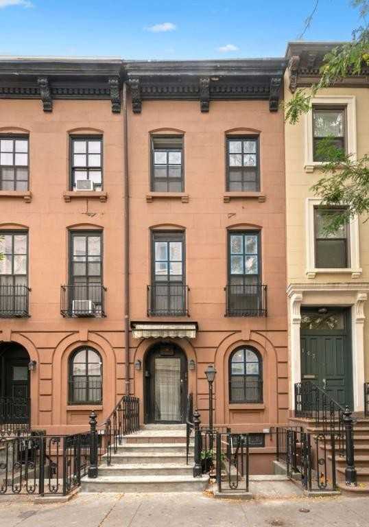 105 Saint Felix St - Photo 5 of 10