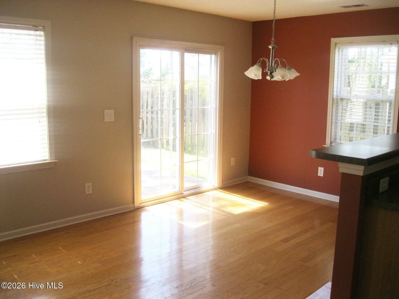 1005 Dayton Ct - Photo 4 of 8