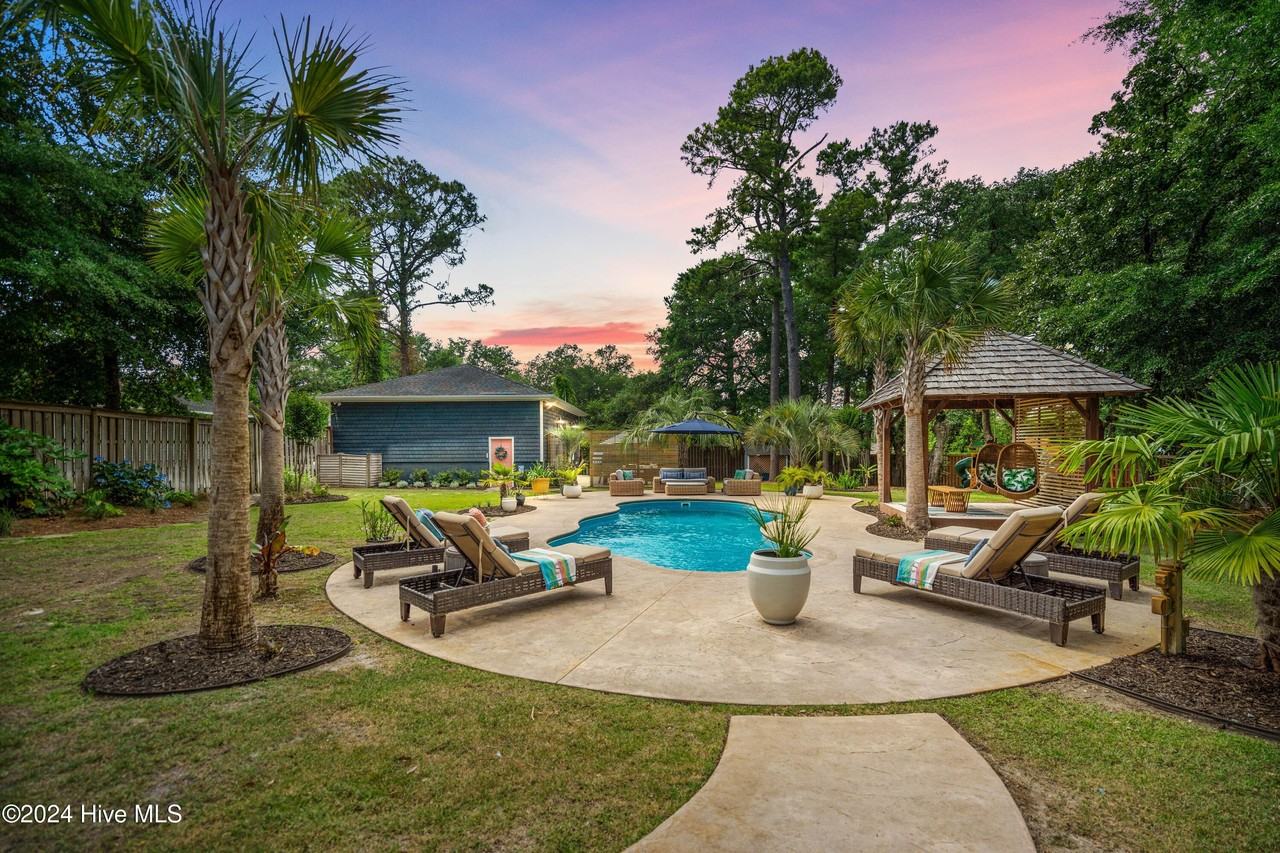 450 Saucier Way - Photo 6 of 50