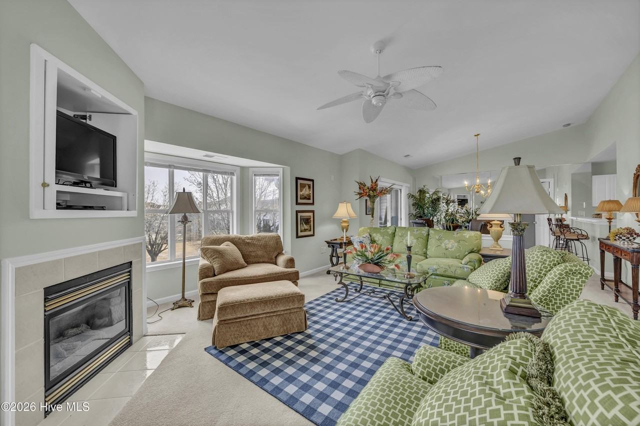 4130 Breezewood Dr Apt 201 #201 - Photo 4 of 23