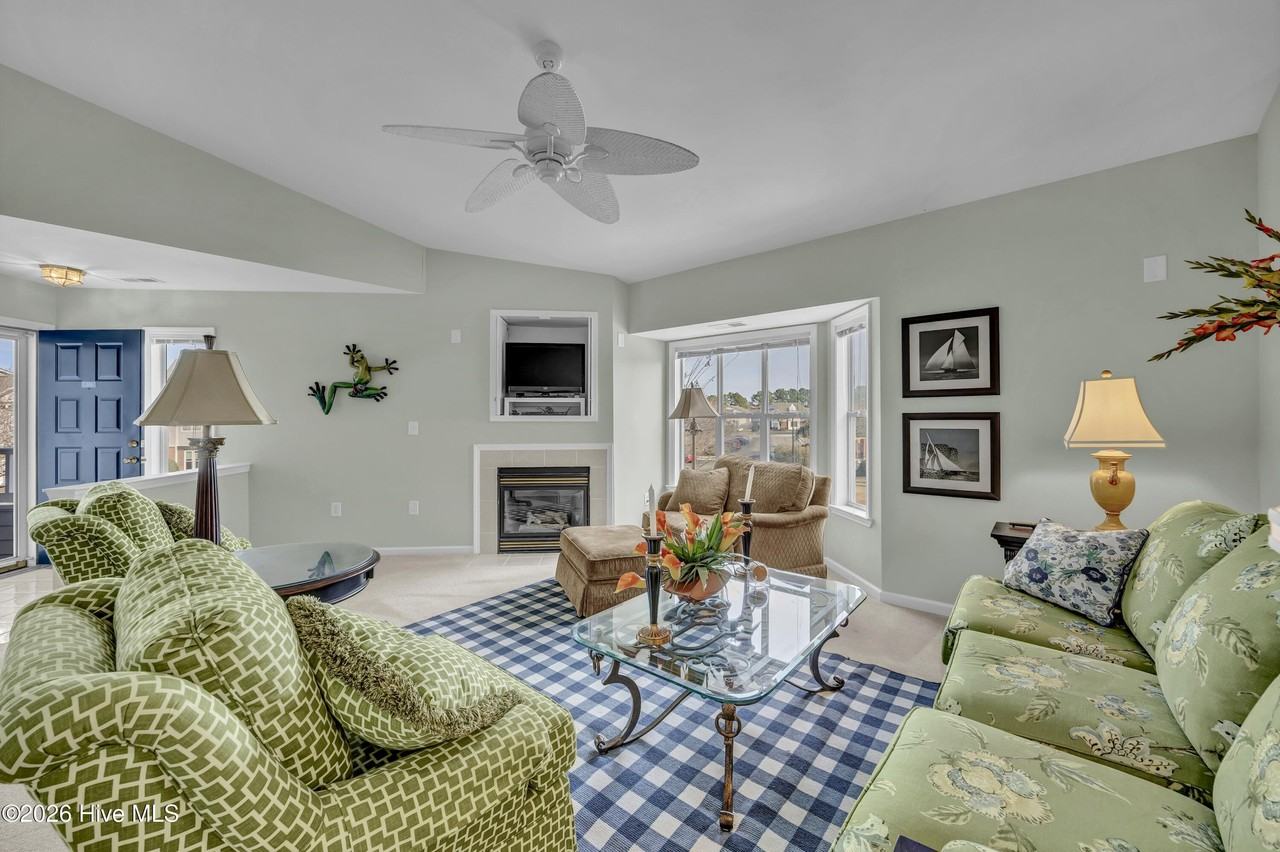 4130 Breezewood Dr Apt 201 #201 - Photo 5 of 23