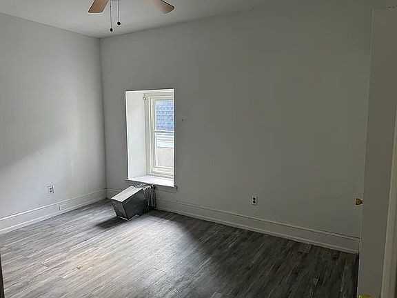 5107 Wayne Avenue - Photo 5 of 10