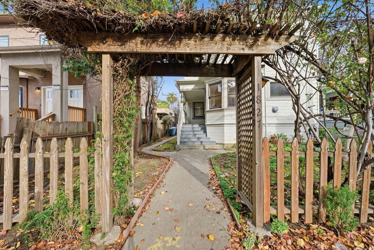 1827 Berkeley WayUnit A #1827A - Photo 2 of 17