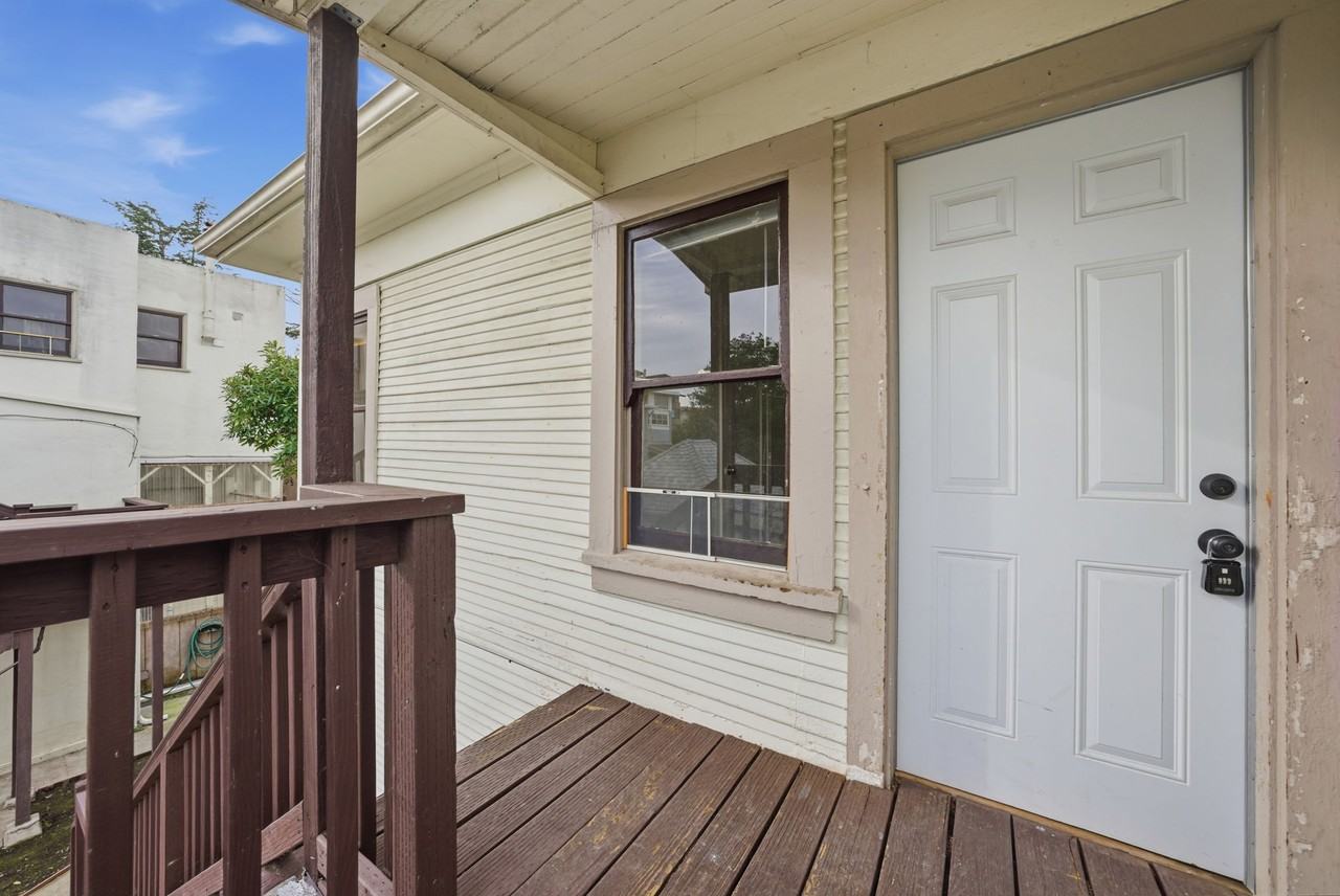 1827 Berkeley WayUnit A #1827A - Photo 5 of 17