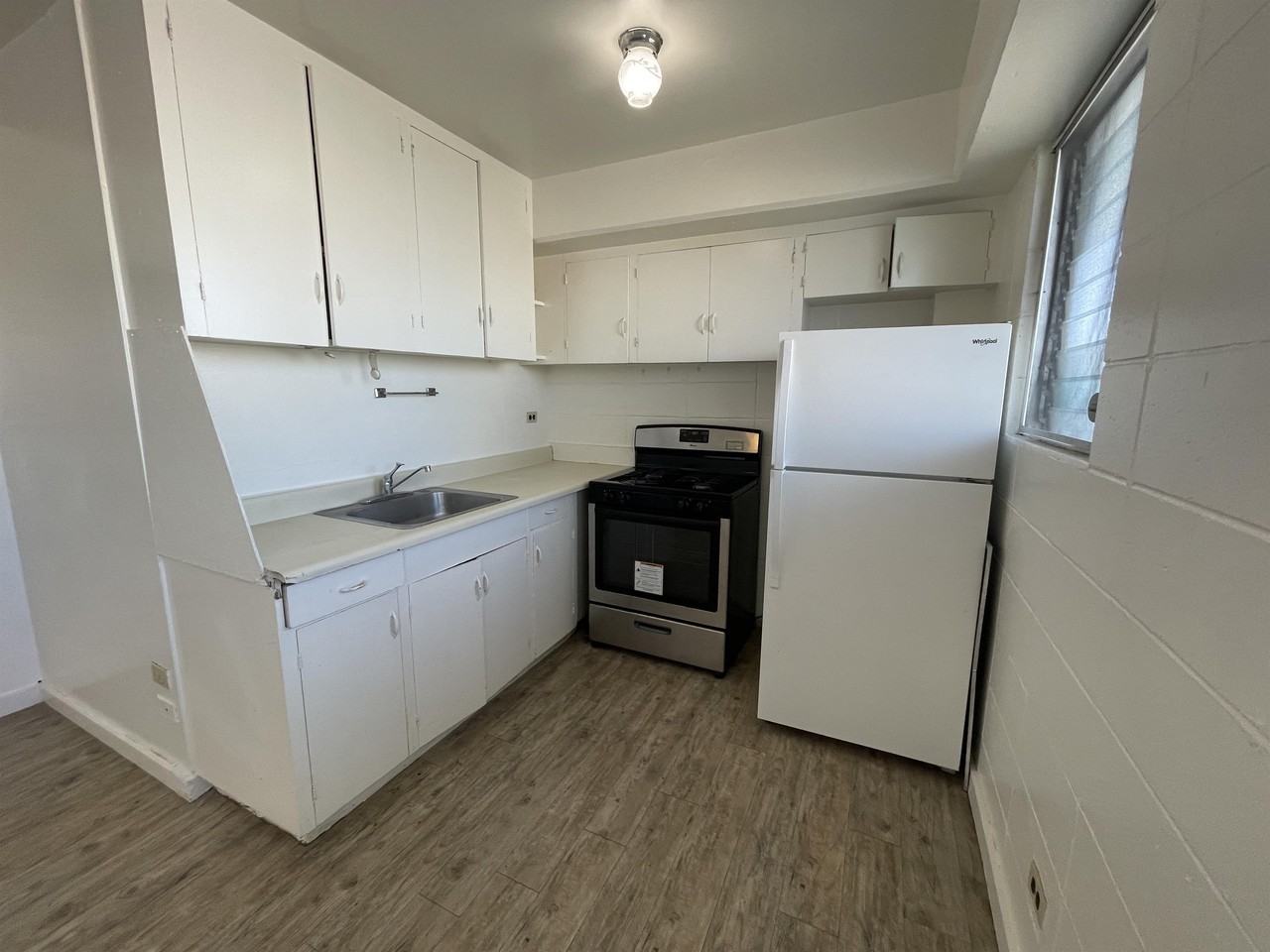 1315 N. School St. - Photo 2 of 8