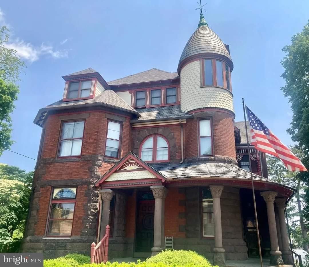 256 North Union Street - Photo 2 of 10