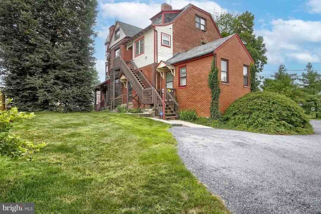 256 North Union Street - Photo 4 of 10