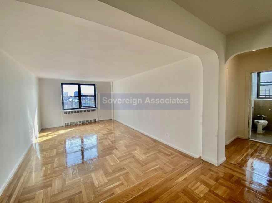 700 Fort Washington Ave - Photo 2 of 10