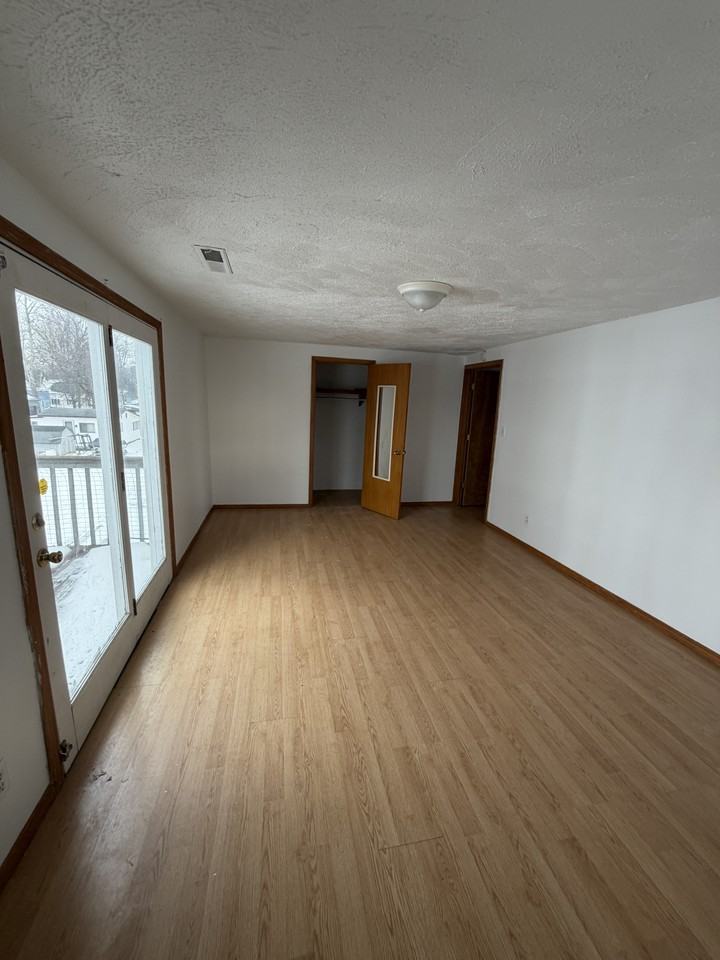 4479 East Shore Drive - Photo 4 of 11