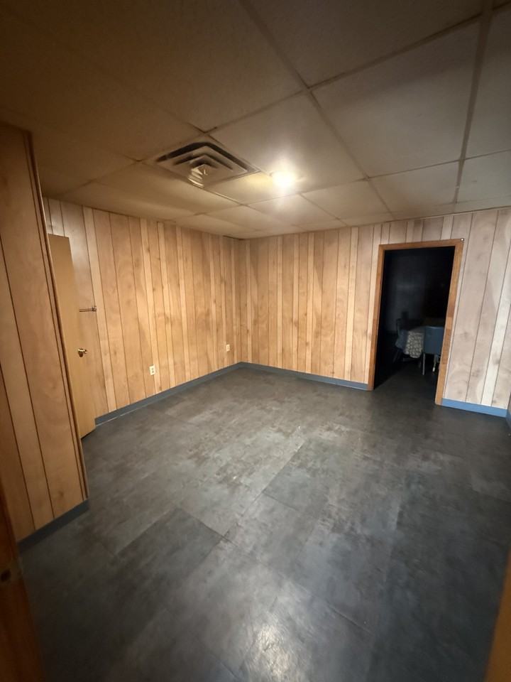 East Commerce Street Apartments and Shop - Photo 3 of 4