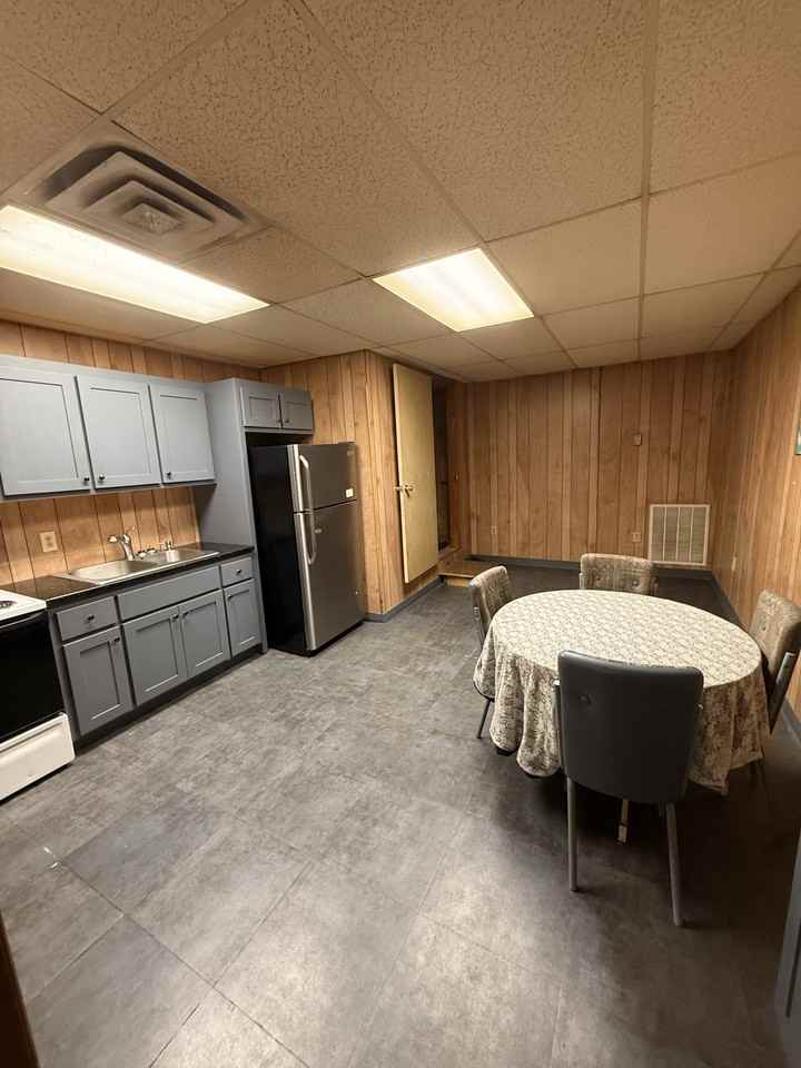 East Commerce Street Apartments and Shop - Photo 4 of 4