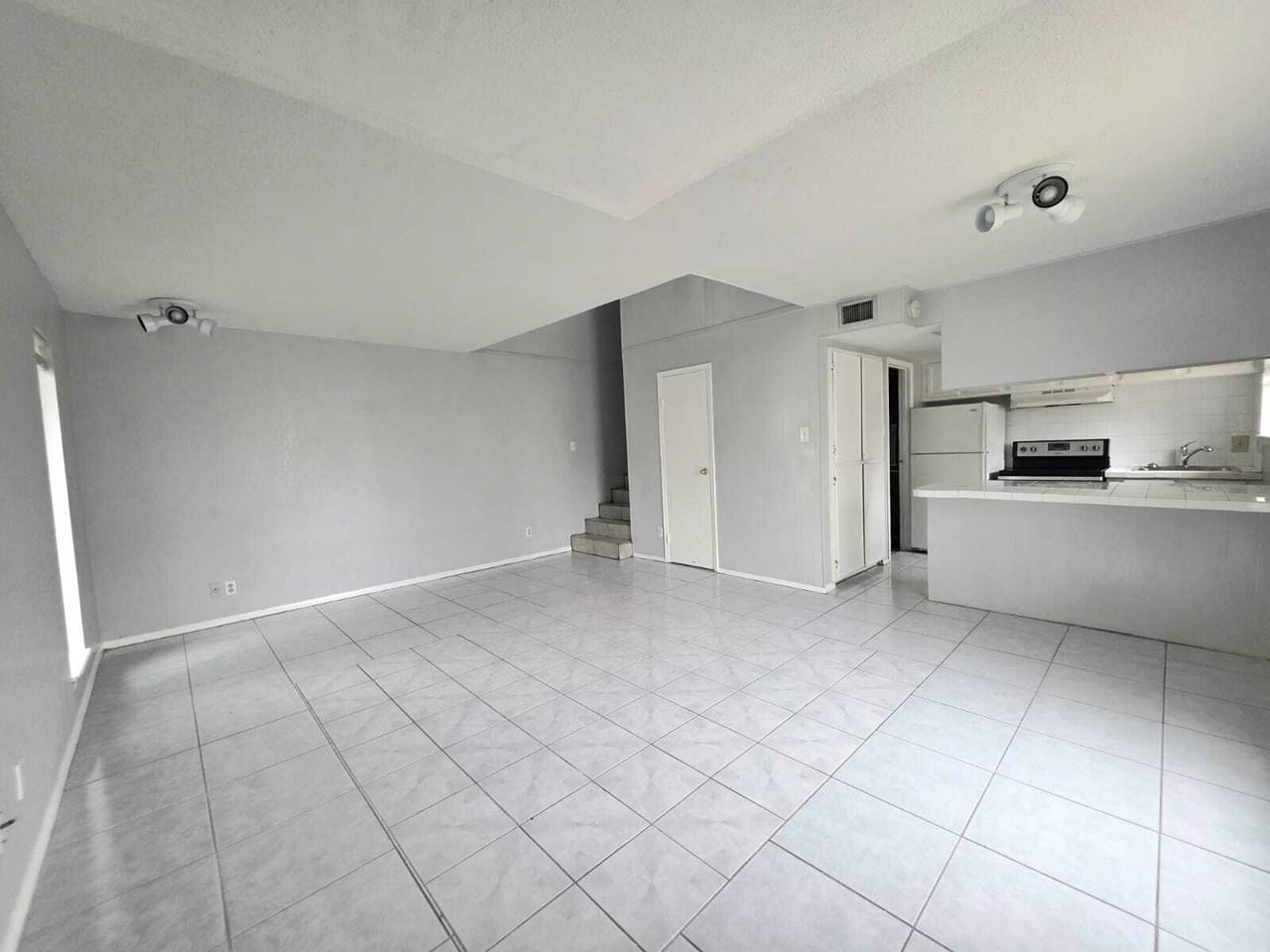 6300 North 11th Street - Photo 4 of 33