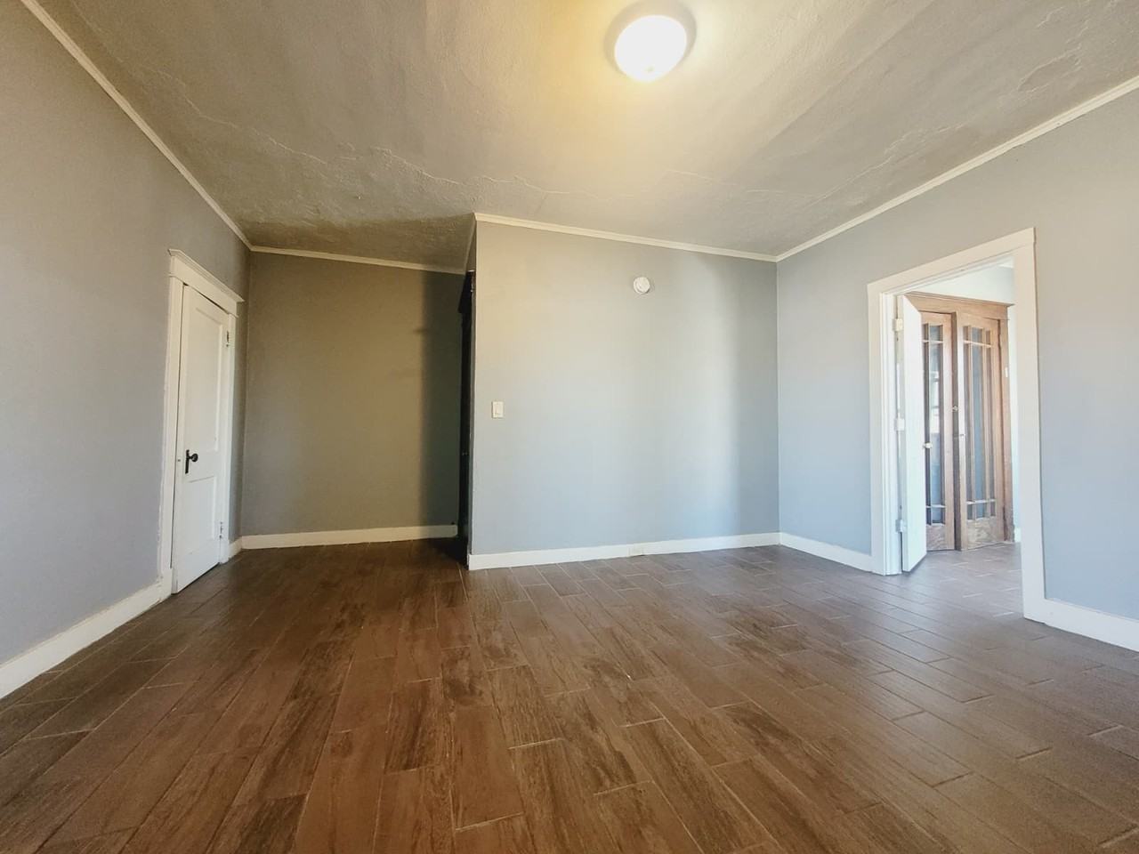 209 N Elm - Photo 2 of 21