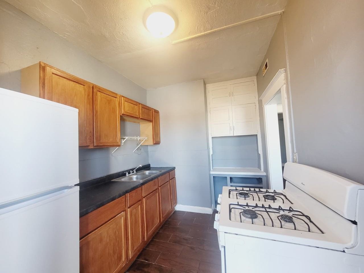 209 N Elm - Photo 5 of 21