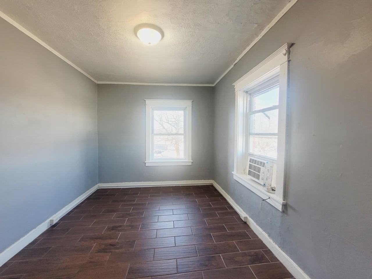 209 N Elm - Photo 7 of 21