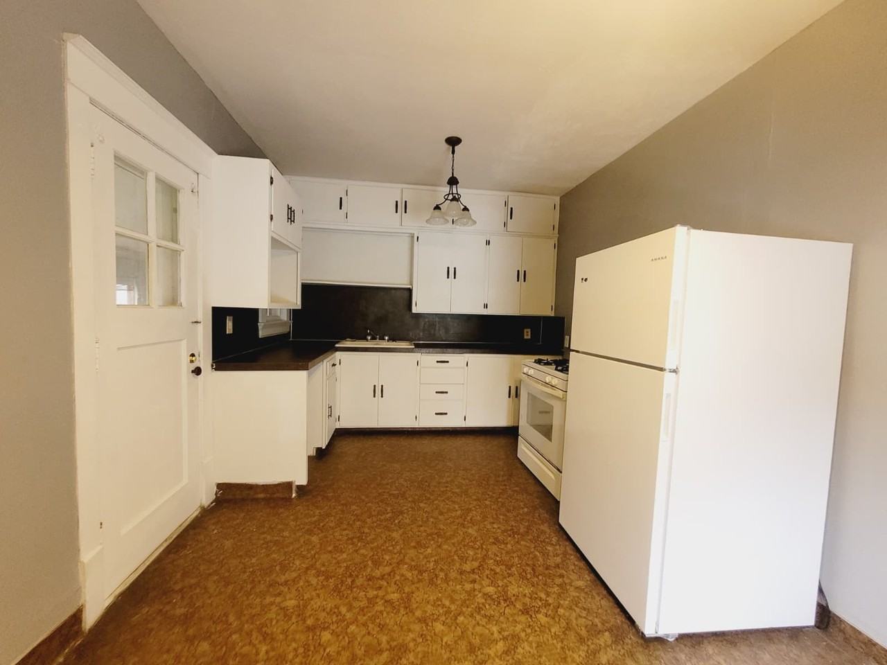 717 W Division - Photo 2 of 6