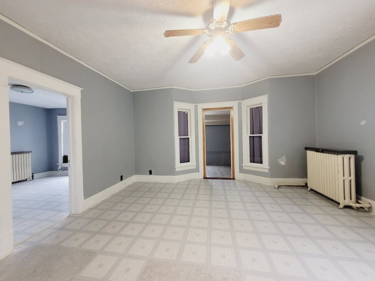 717 W Division - Photo 3 of 6