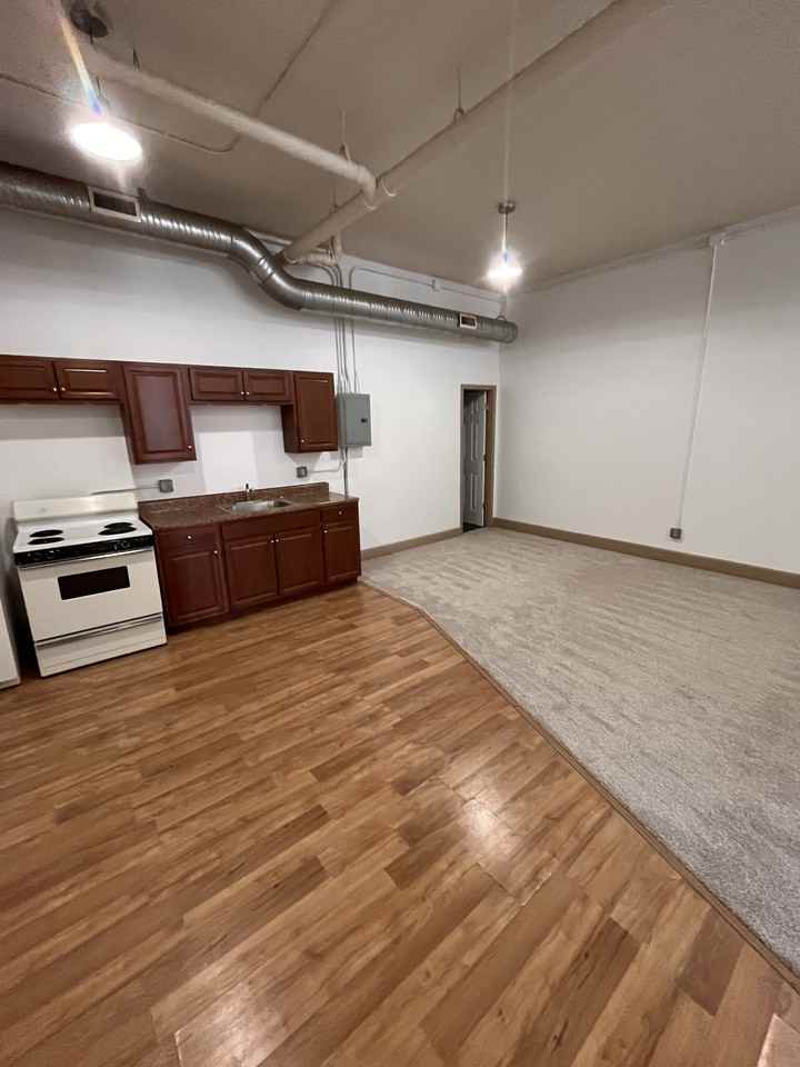 4124 Erie Street - Bond Bldg. - Photo 4 of 9