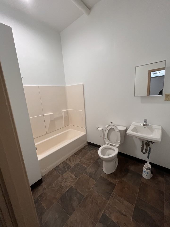 4124 Erie Street - Bond Bldg. - Photo 6 of 9