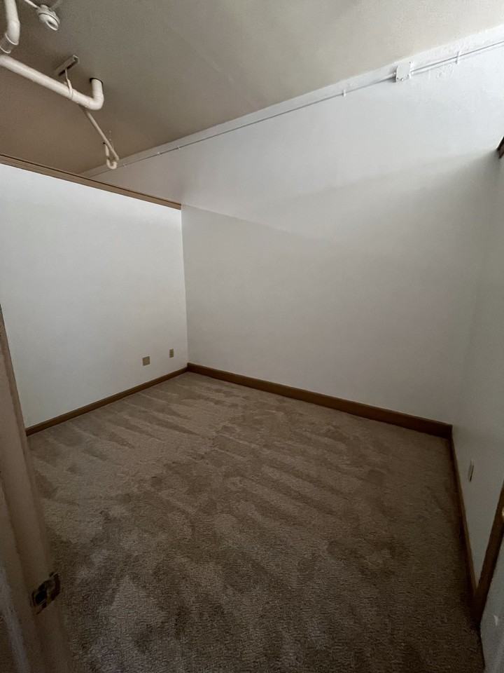 4124 Erie Street - Bond Bldg. - Photo 7 of 9