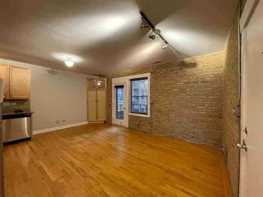 4938 N Winthrop Ave - Photo 2 of 10