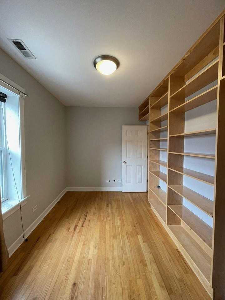 4938 N Winthrop Ave - Photo 6 of 10