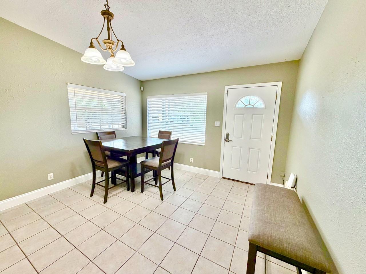 N Annette Ave - Photo 4 of 12