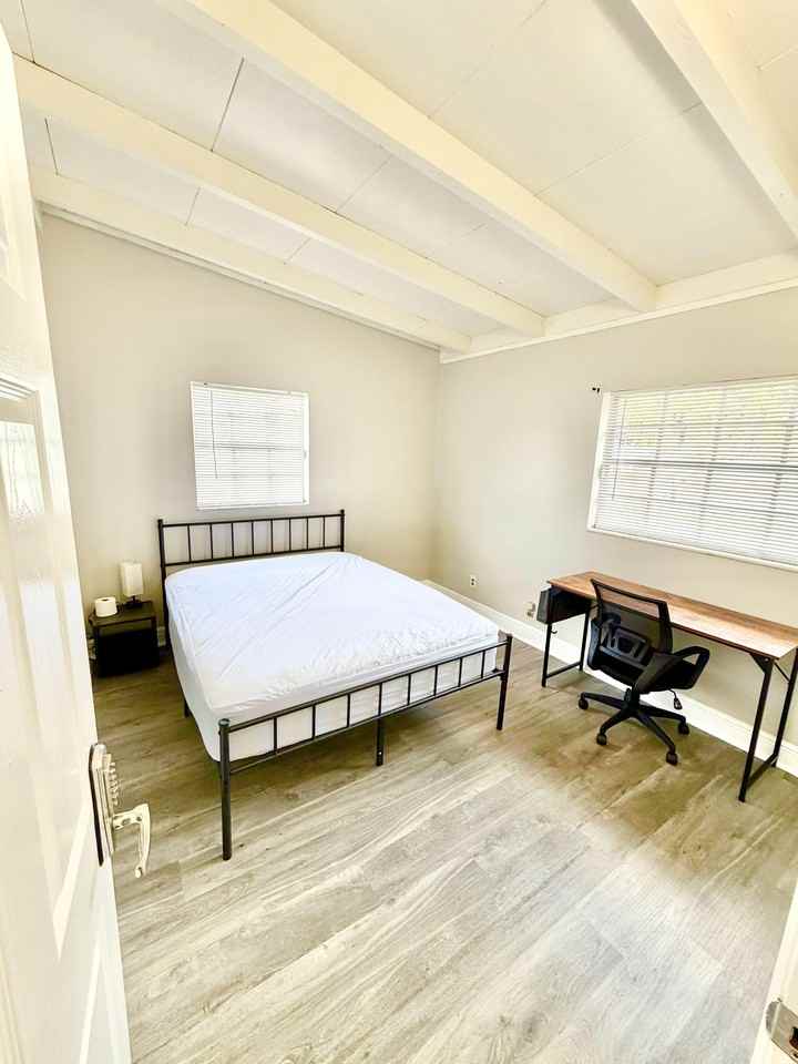 N Annette Ave - Photo 7 of 8