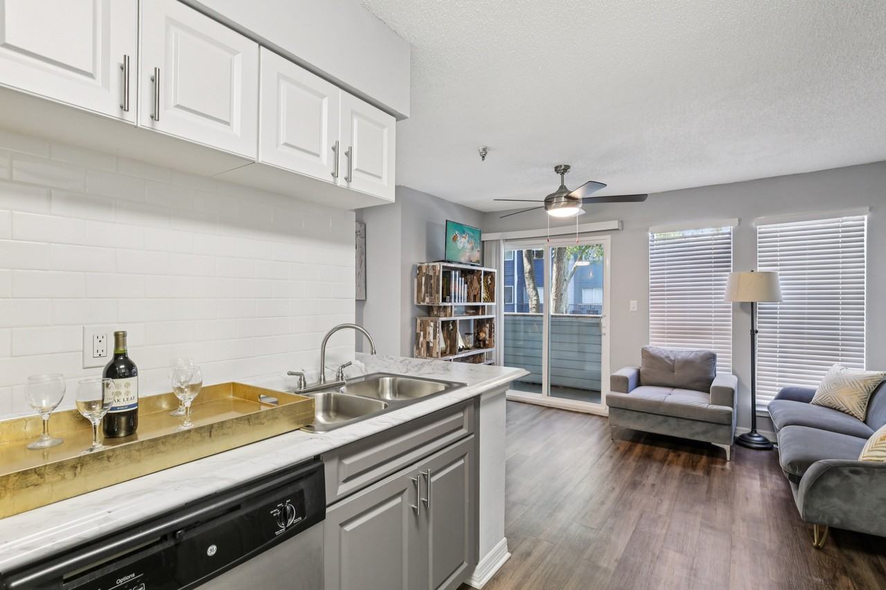 Buena Vista Apartments - Photo 2 of 21