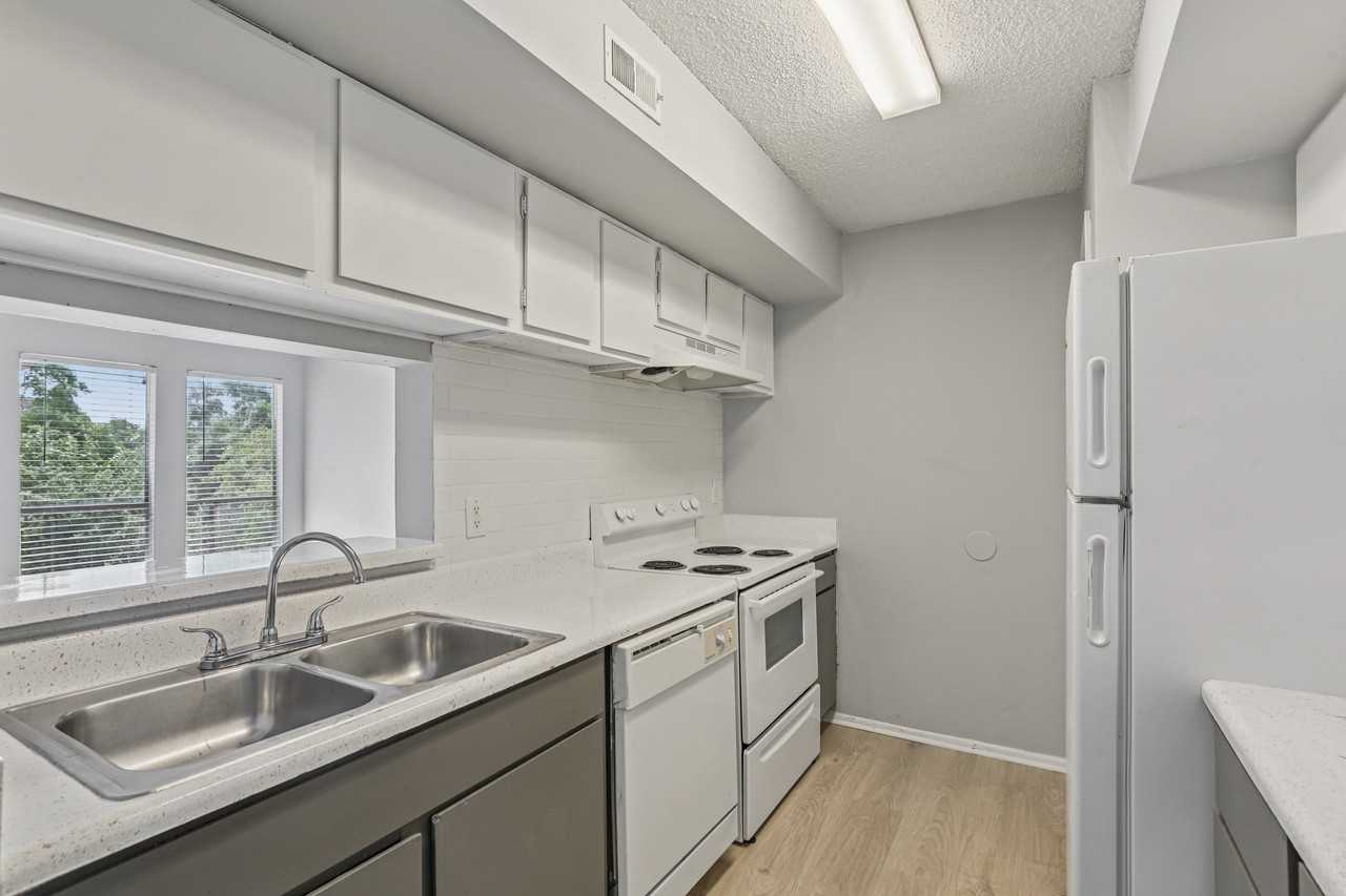 Buena Vista Apartments - Photo 6 of 21