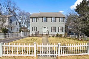 featured image of 102 Clinton St