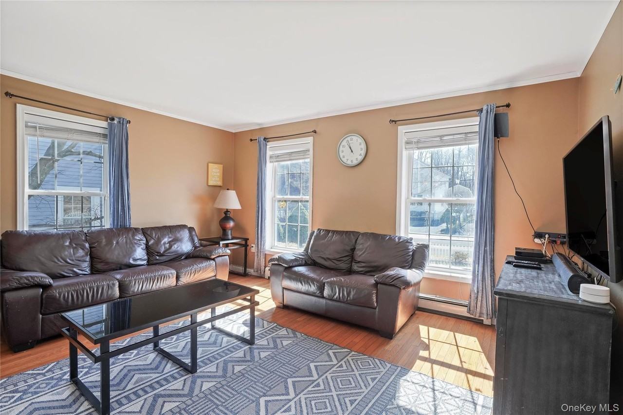 102 Clinton St - Photo 3 of 34