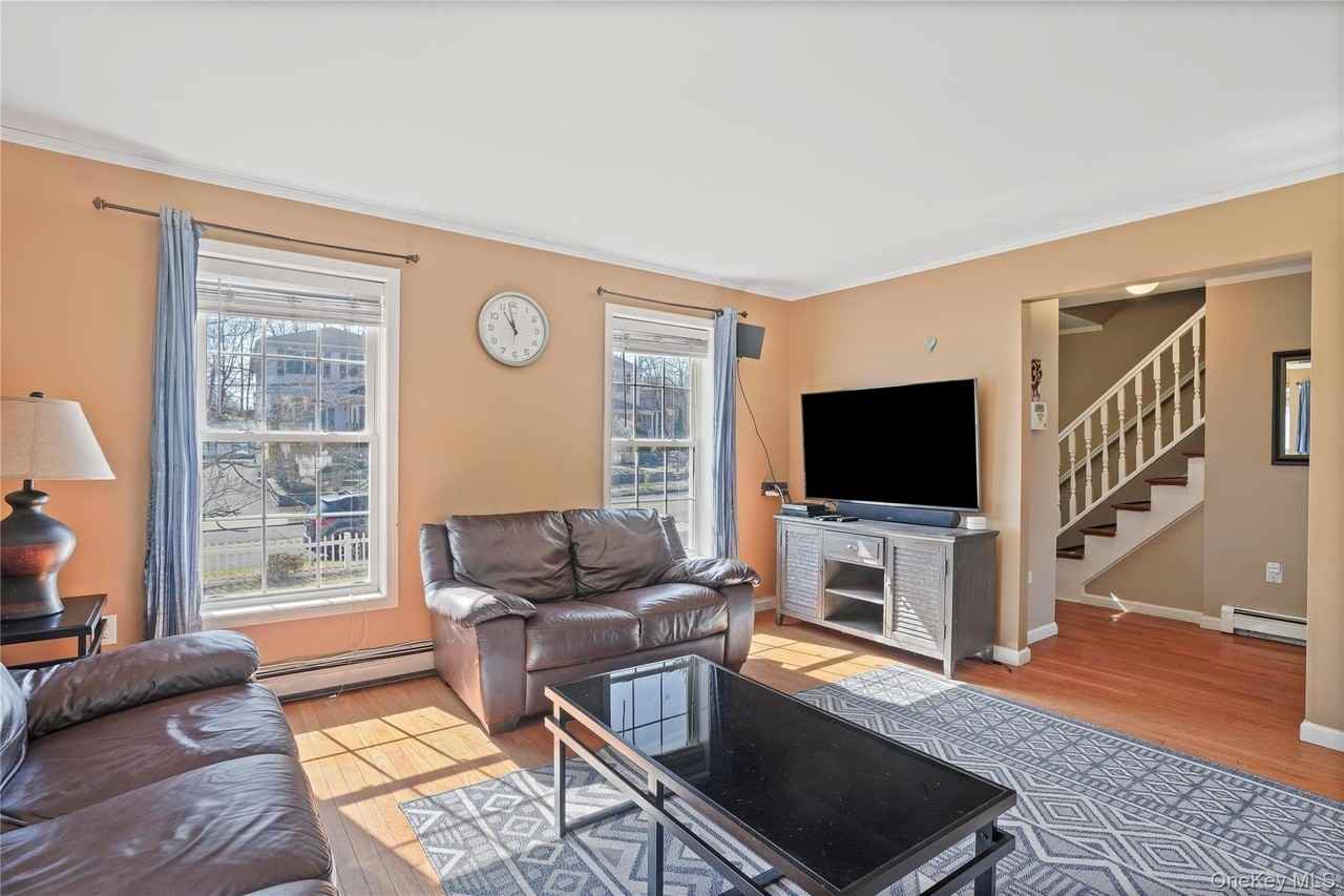 102 Clinton St - Photo 4 of 34