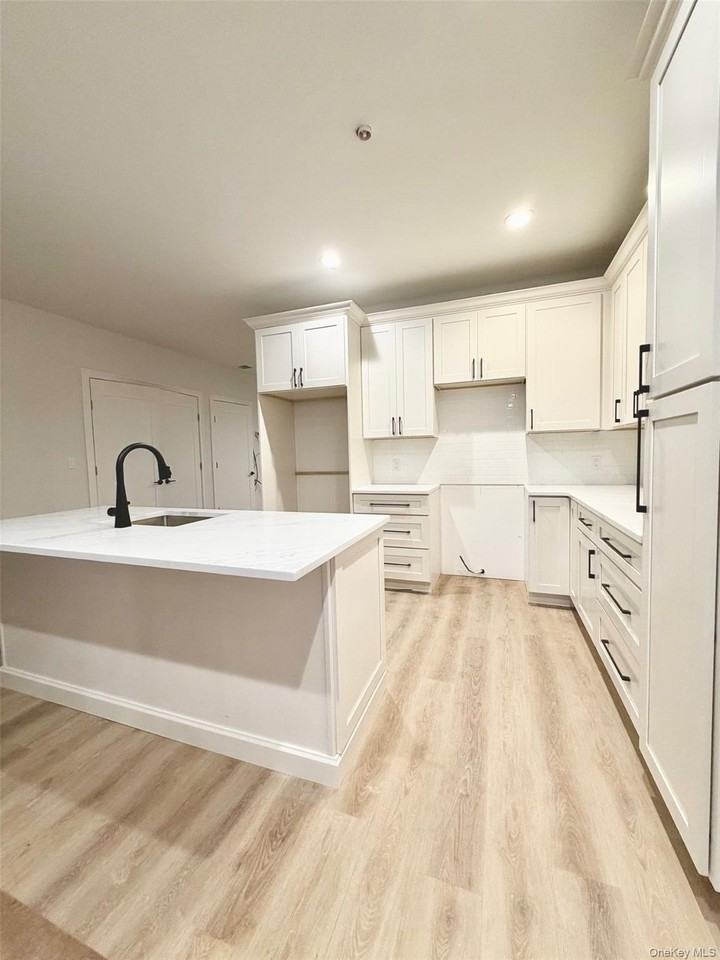 905 Oakridge Cmns - Photo 5 of 18