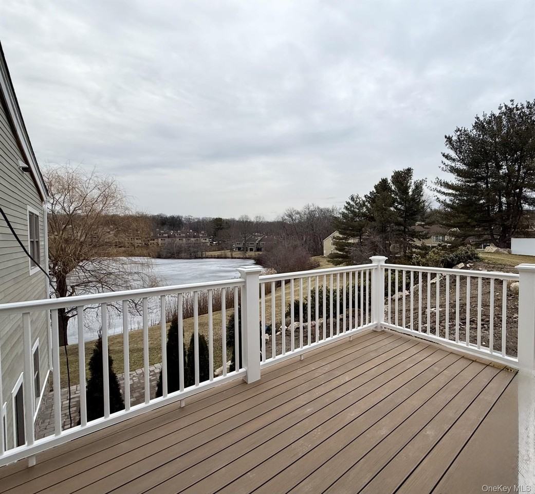 905 Oakridge Cmns - Photo 6 of 18