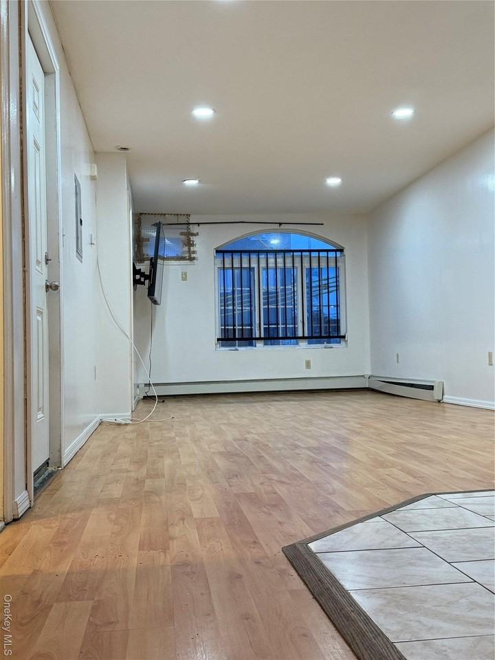 176-6 Jamaica Avenue Street unit: 2Nd #2nd - Photo 3 of 13