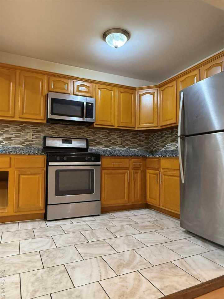 176-6 Jamaica Avenue Street unit: 2Nd #2nd - Photo 5 of 13