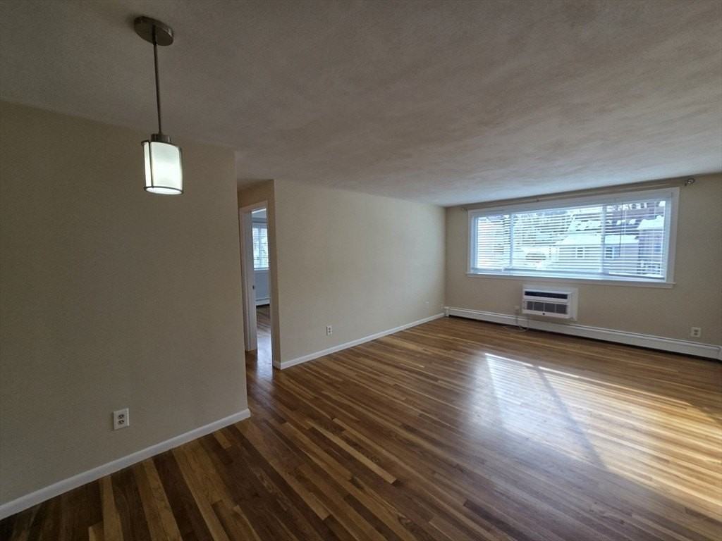 194 Lincoln St Apt 4 #4 - Photo 3 of 18