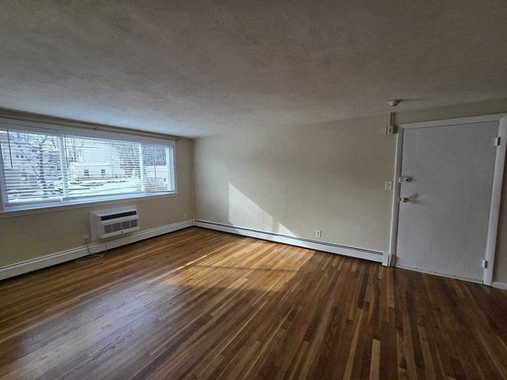 194 Lincoln St Apt 4 #4 - Photo 4 of 18