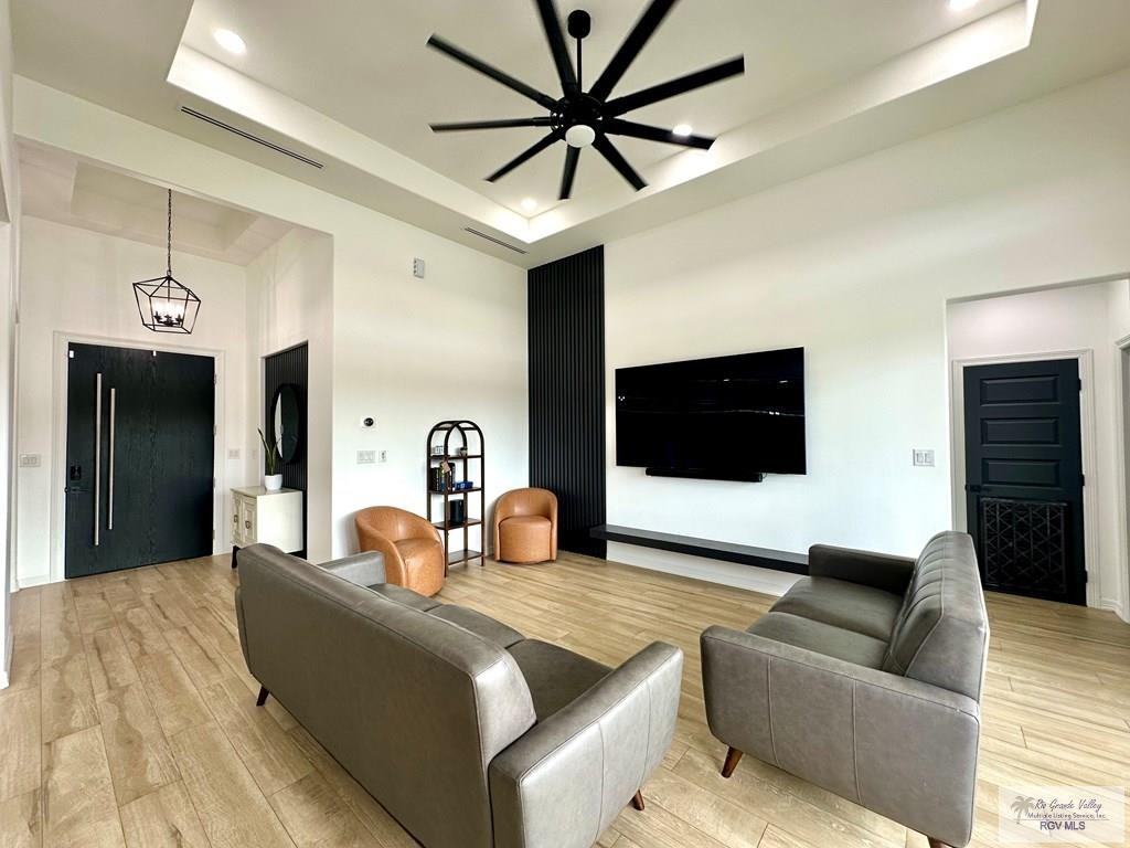 6266 Queens Woods - Photo 3 of 26