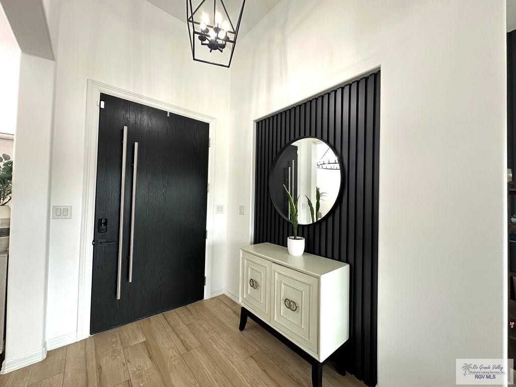 6266 Queens Woods - Photo 7 of 26